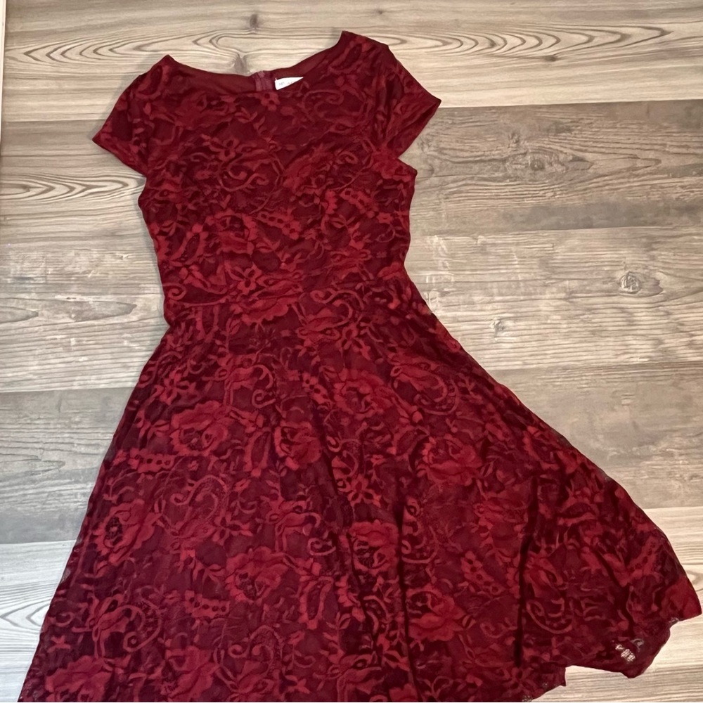 Burgundy Lace Muadress